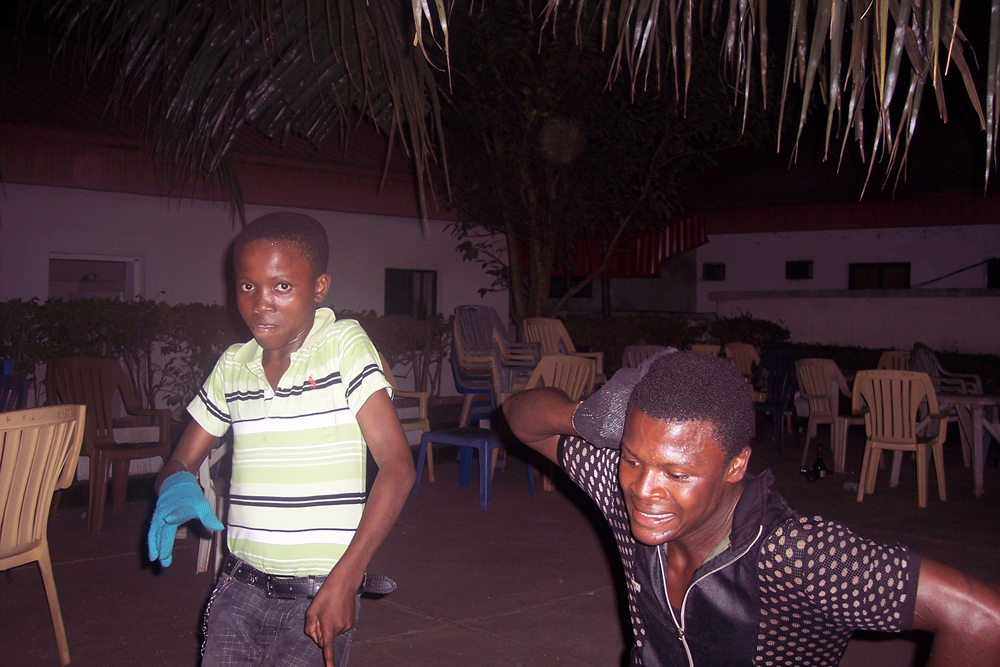 Young people dancing for money in Nnwee (Anambra State; Nigeria)